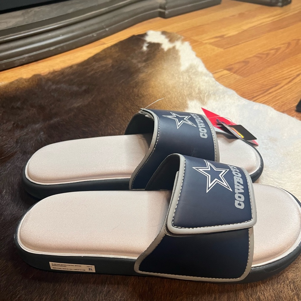 Dallas Cowboy Blue and White Cushioned Sandals for Casual Comfort - Picture 2 of 8